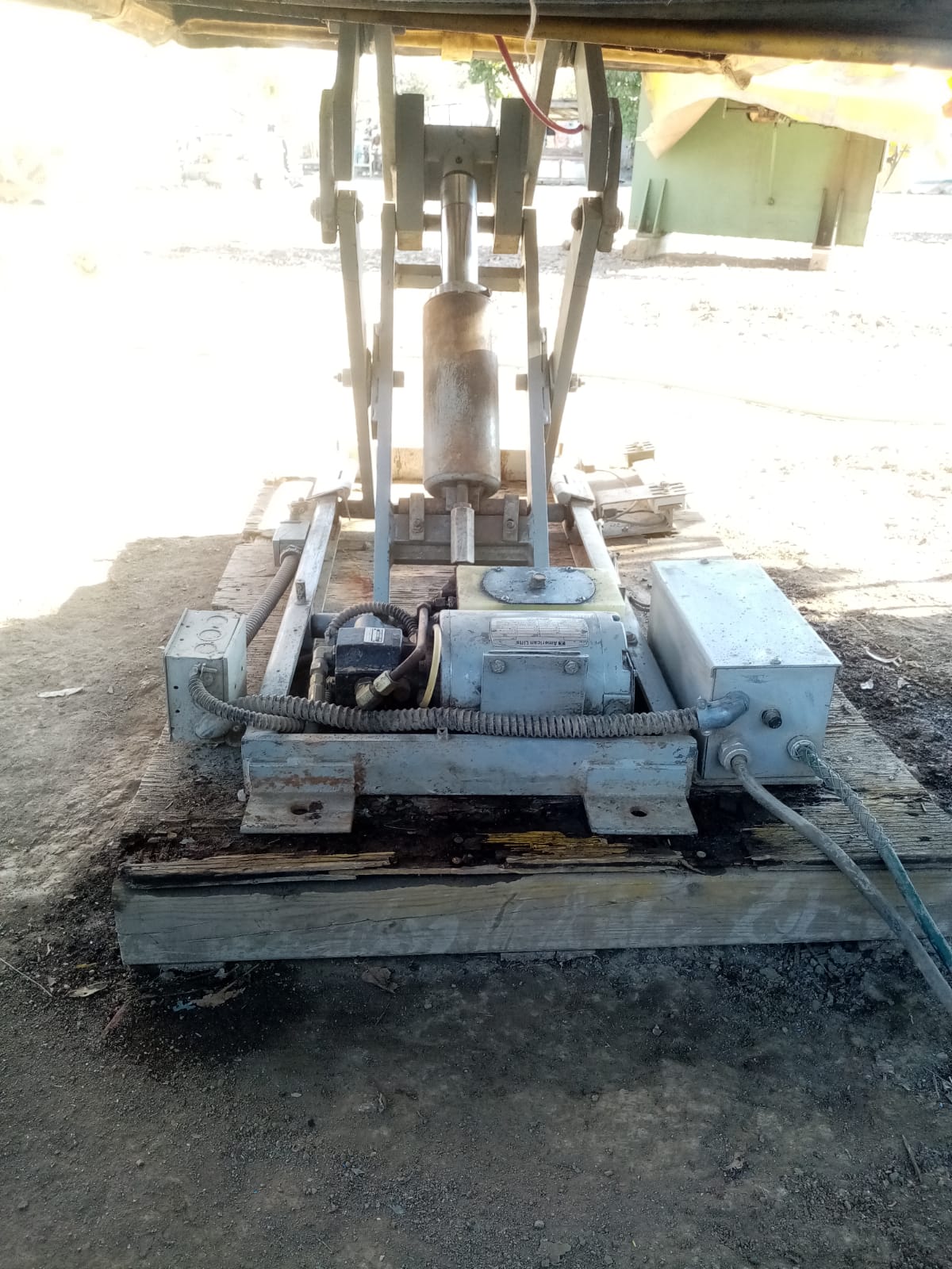 BT657-mesa_elevadora_american_lifts__capacidad_1500_lbs__medida_40_pulg_x_49_pulg_x_45_pulg