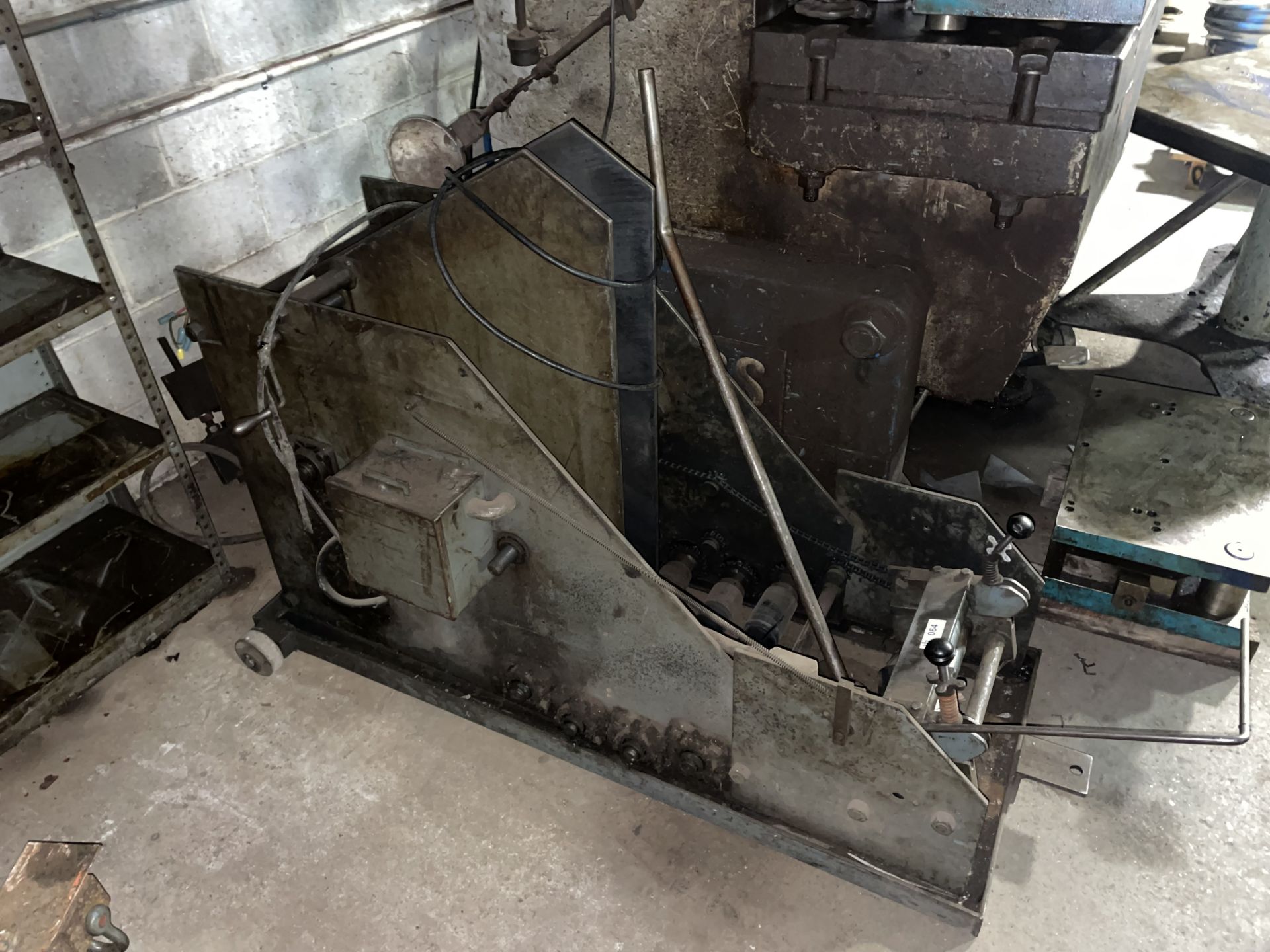 IR64-alimentador_capacidad_200o_lb_