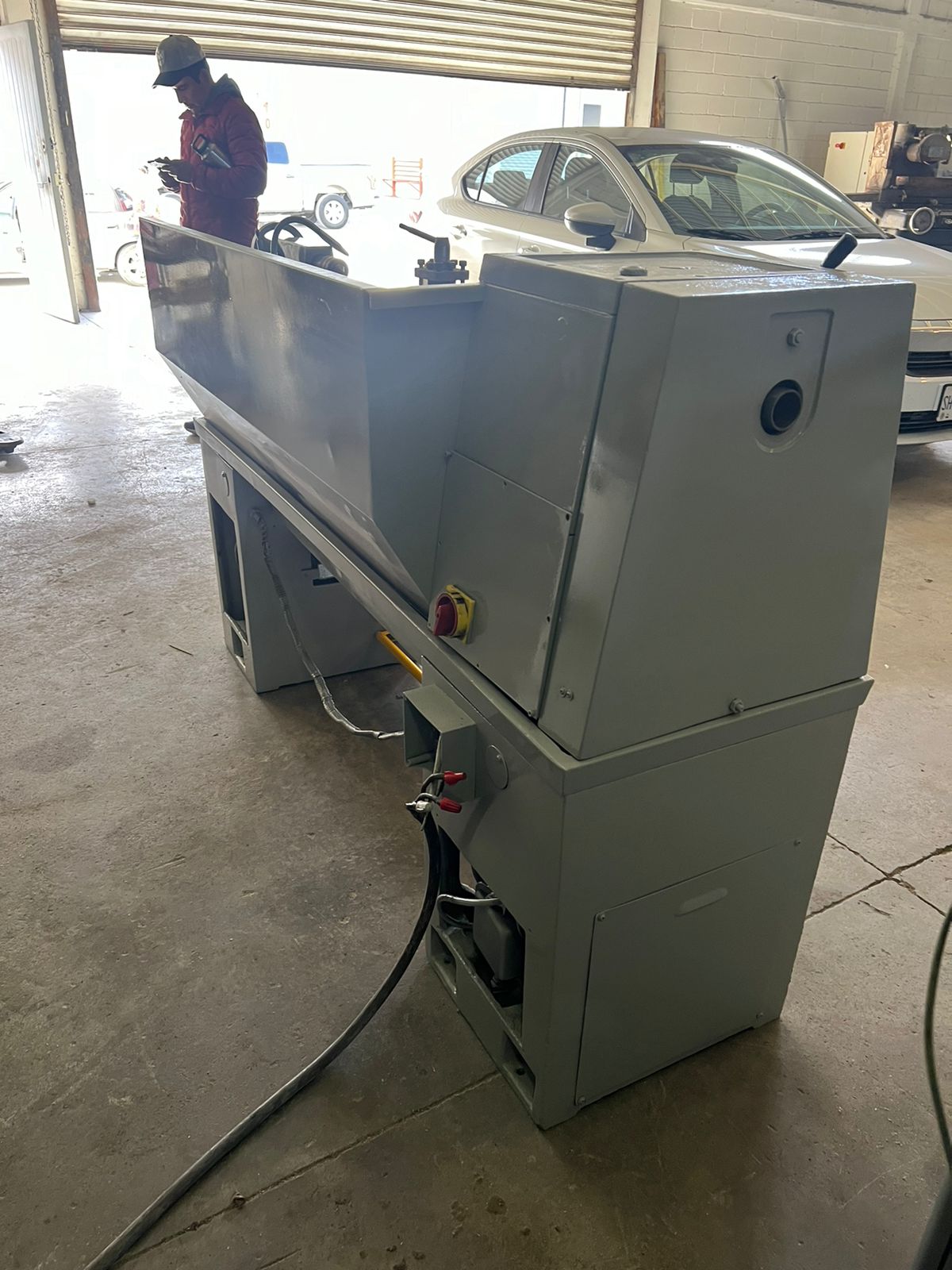 MP312-torno_precise_14x40,_8_de_volteo_sobre_carro_rosca_estandar_y_mm