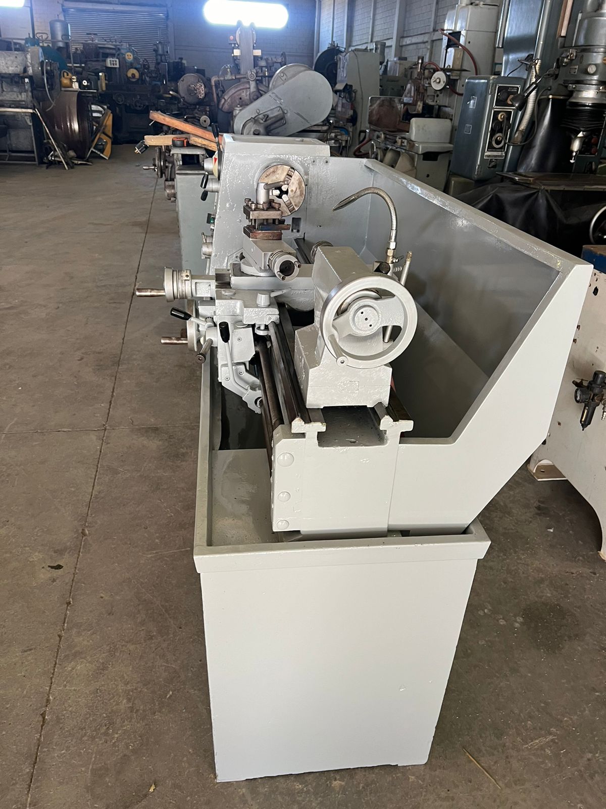 MP312-torno_precise_14x40,_8_de_volteo_sobre_carro_rosca_estandar_y_mm