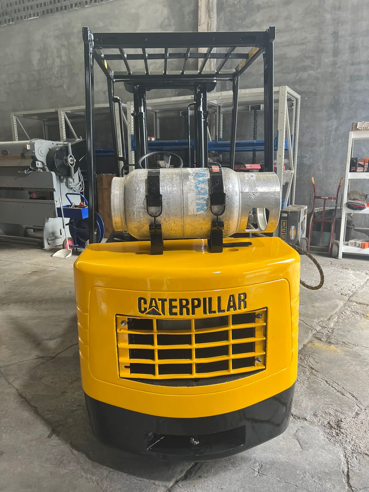 MP364-montacargas_de_gas_caterpillar_doble_torre_6000_lb