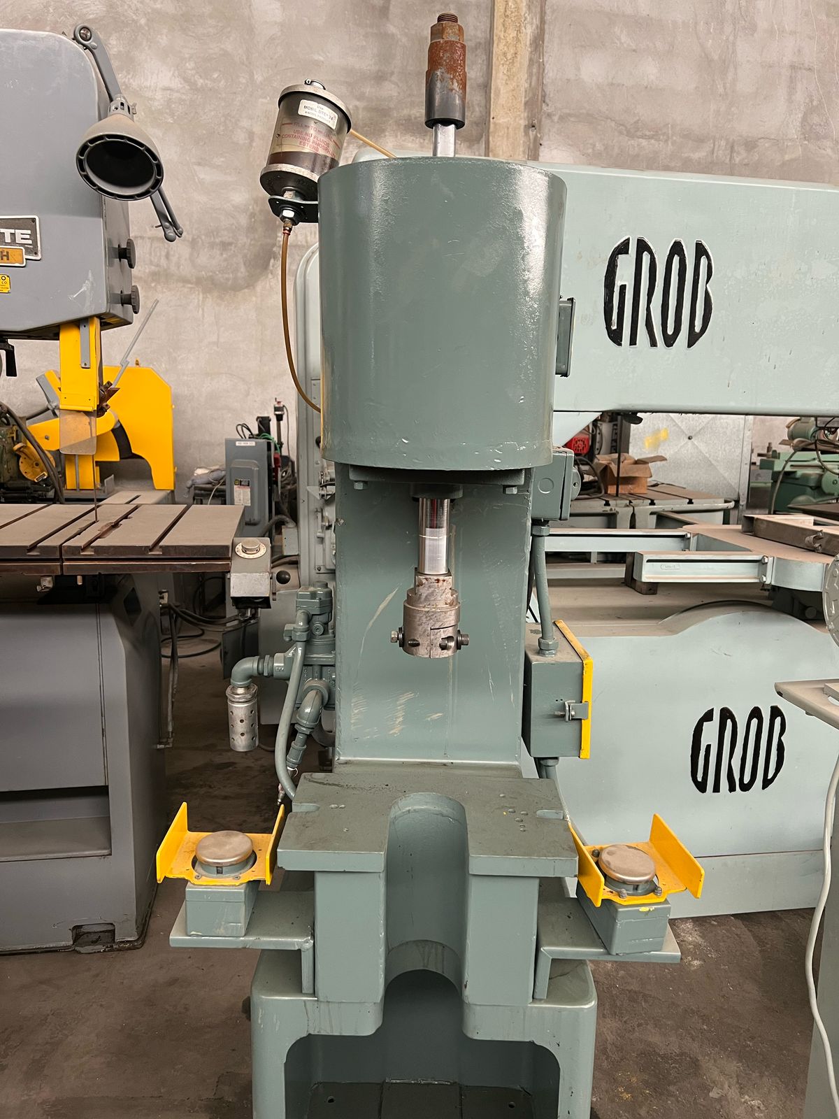 MP570-prensa_hidraulica_pneumatic