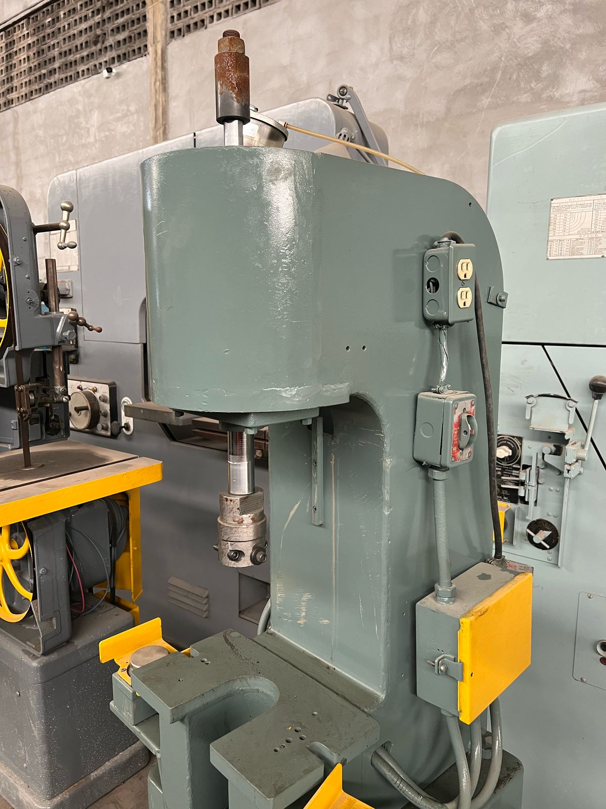 MP570-prensa_hidraulica_pneumatic