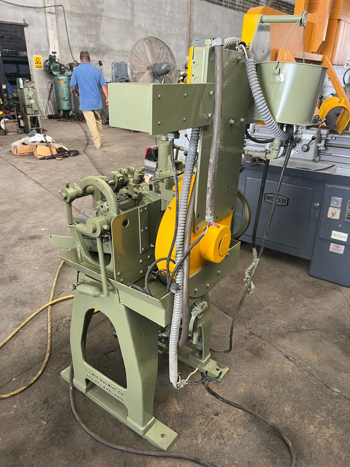 MP633-enderezadora_de_alambre_lewis