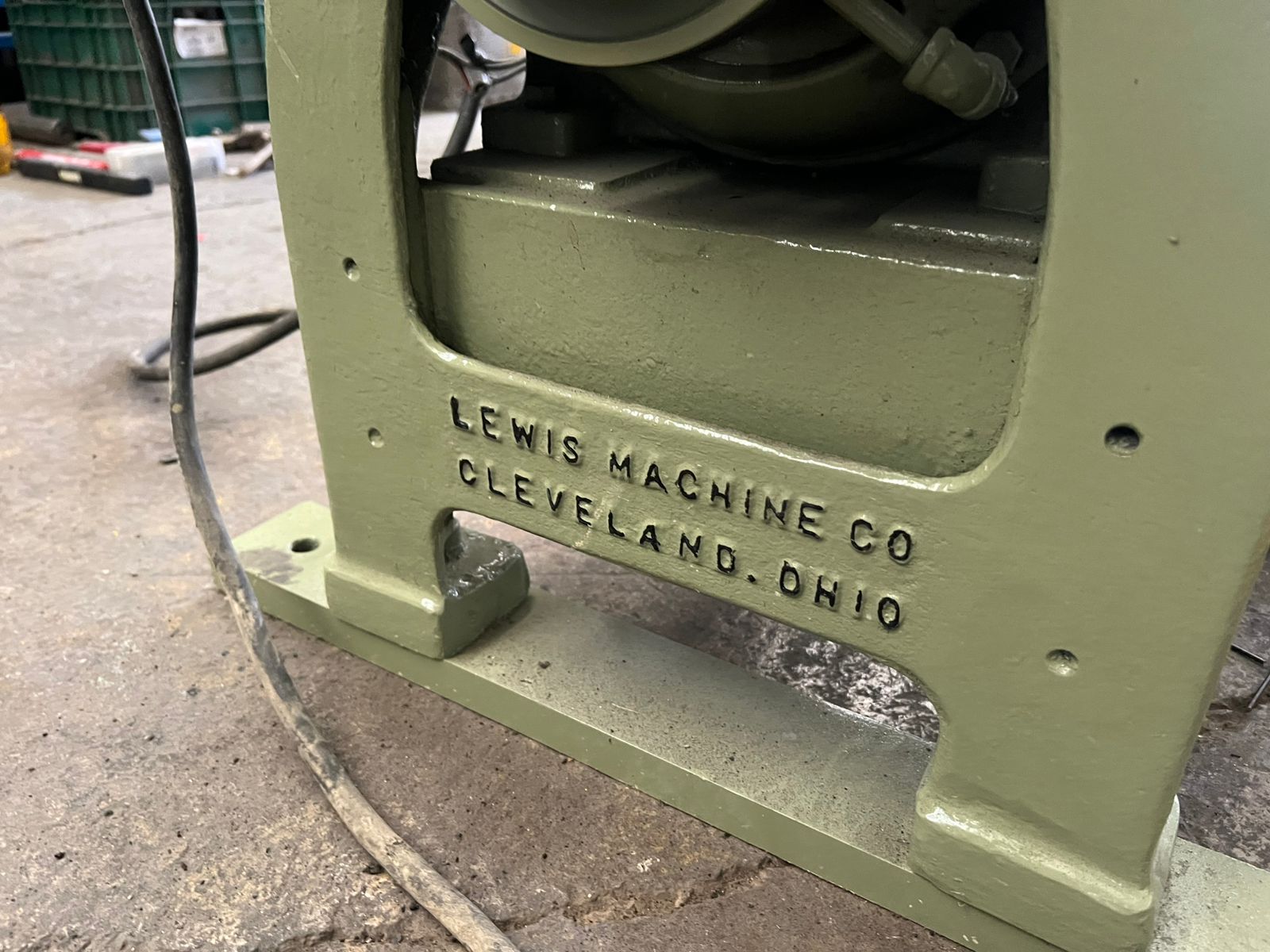 MP633-enderezadora_de_alambre_lewis