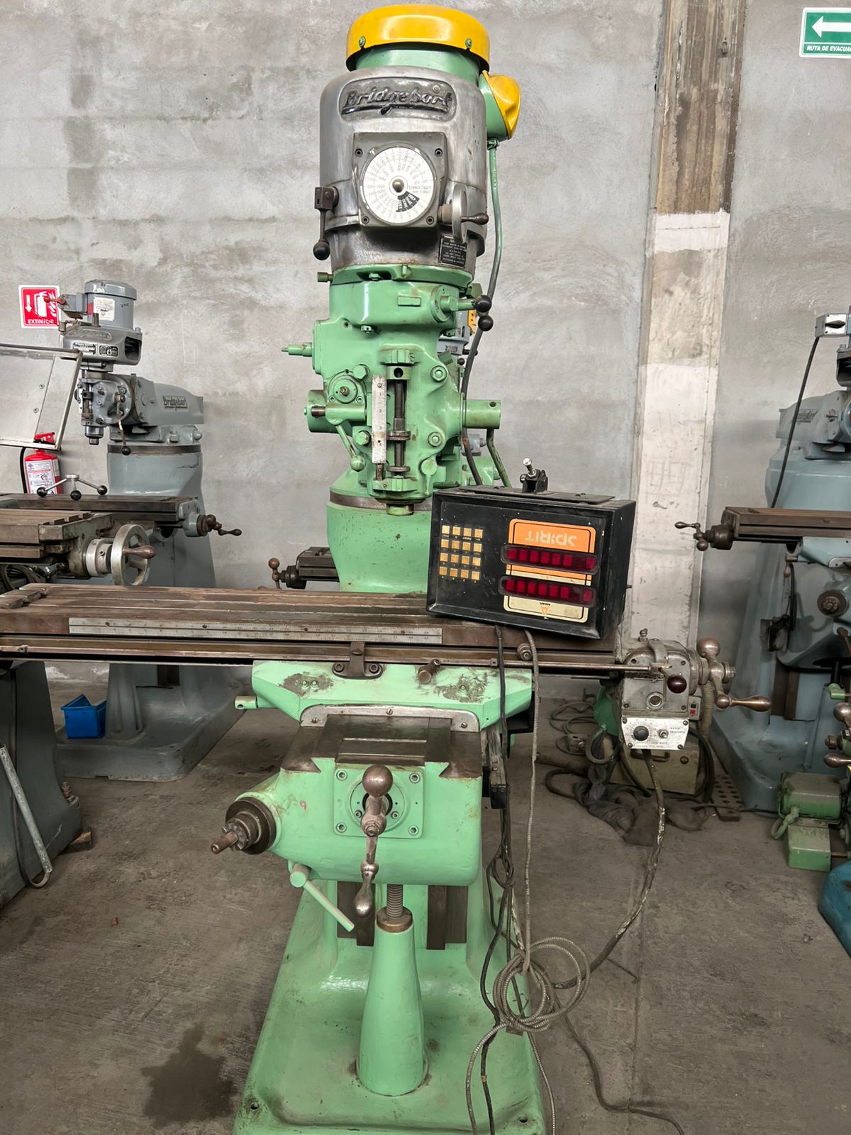 MP650-fresadora_bridgeport_velocidad_variable_mesa_9x42