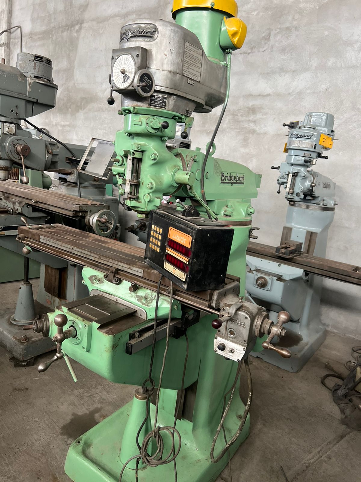 MP650-fresadora_bridgeport_velocidad_variable_mesa_9x42
