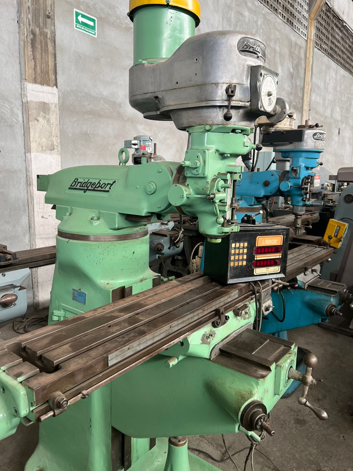 MP650-fresadora_bridgeport_velocidad_variable_mesa_9x42