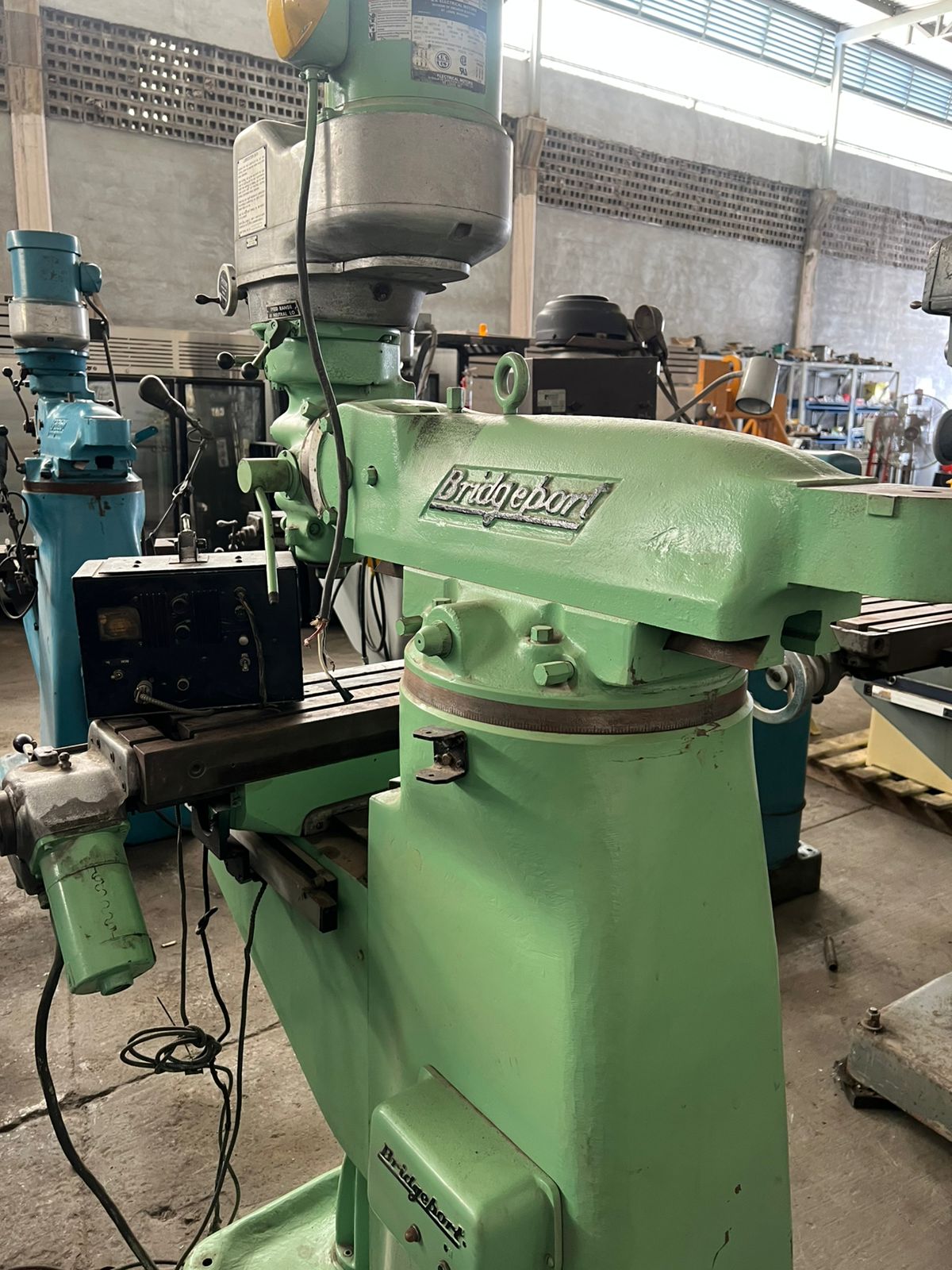 MP650-fresadora_bridgeport_velocidad_variable_mesa_9x42
