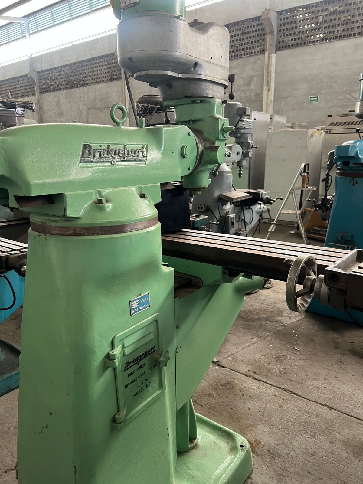 MP650-fresadora_bridgeport_velocidad_variable_mesa_9x42