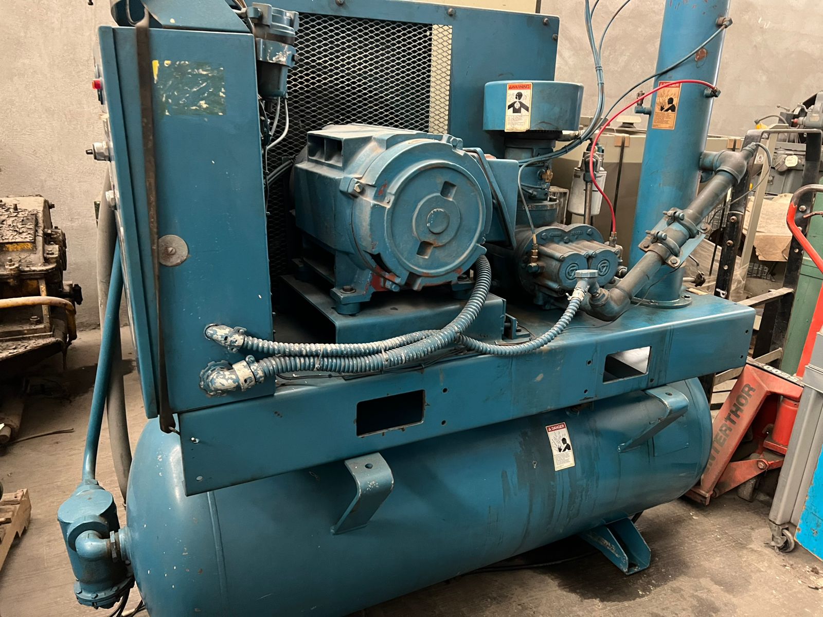 MP670-compresor_de_tornillo_quincy_30_hp