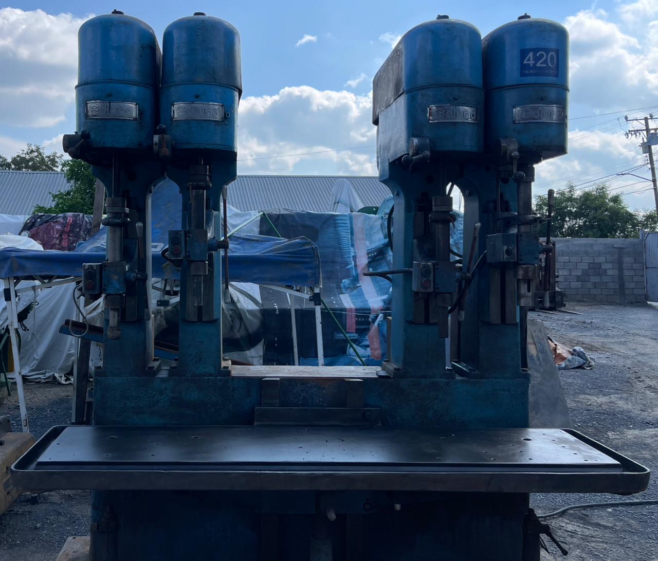 MP673-taladro_multiple_edlund_con_4_cabezales