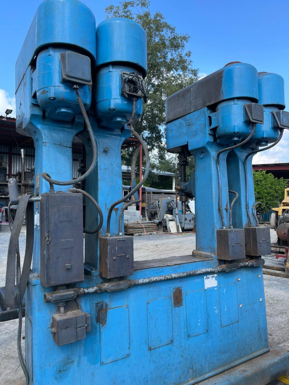 MP673-taladro_multiple_edlund_con_4_cabezales