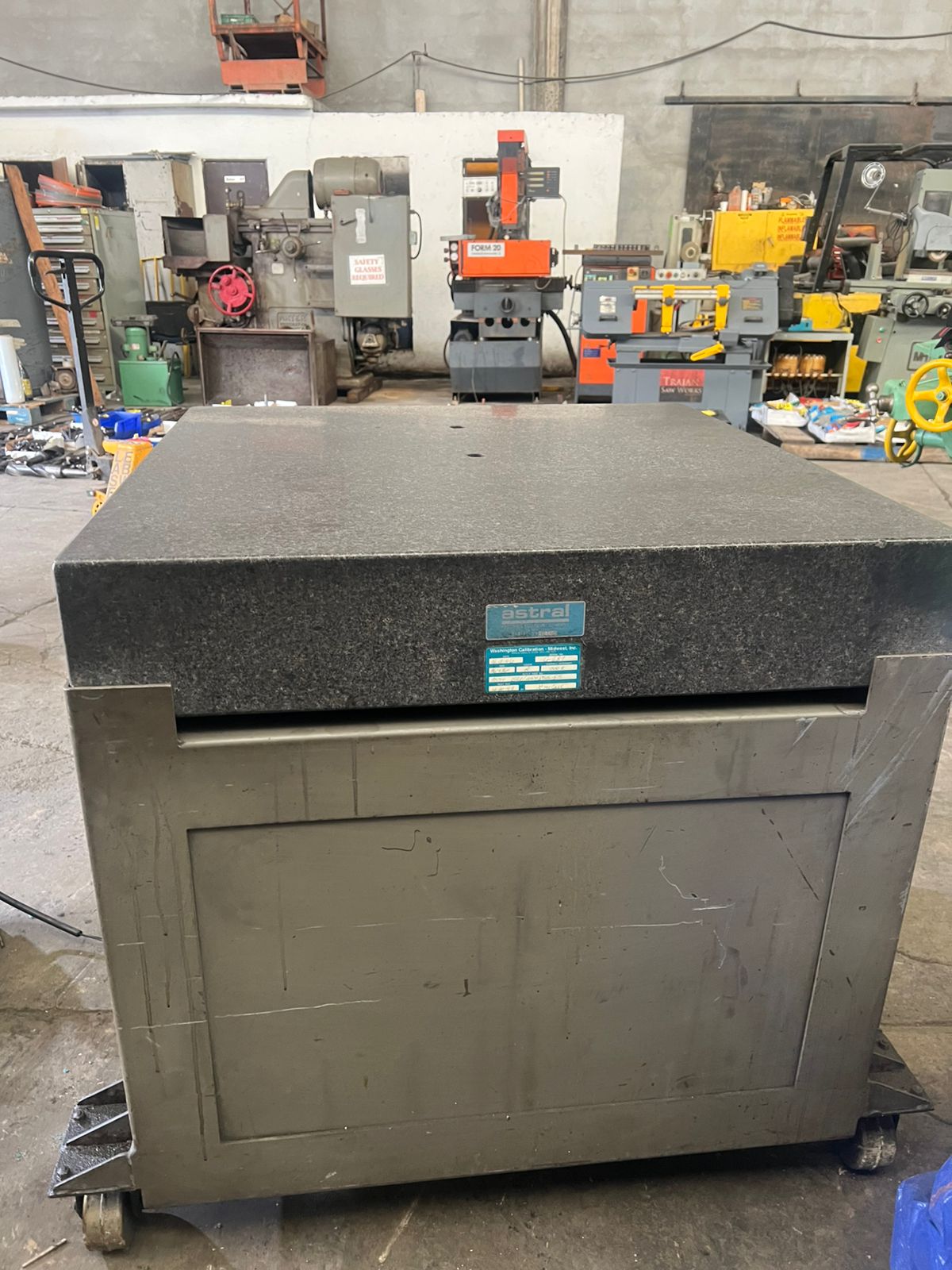 MP686-mesa_de_marmol_astral_36x36x7_serie_g891