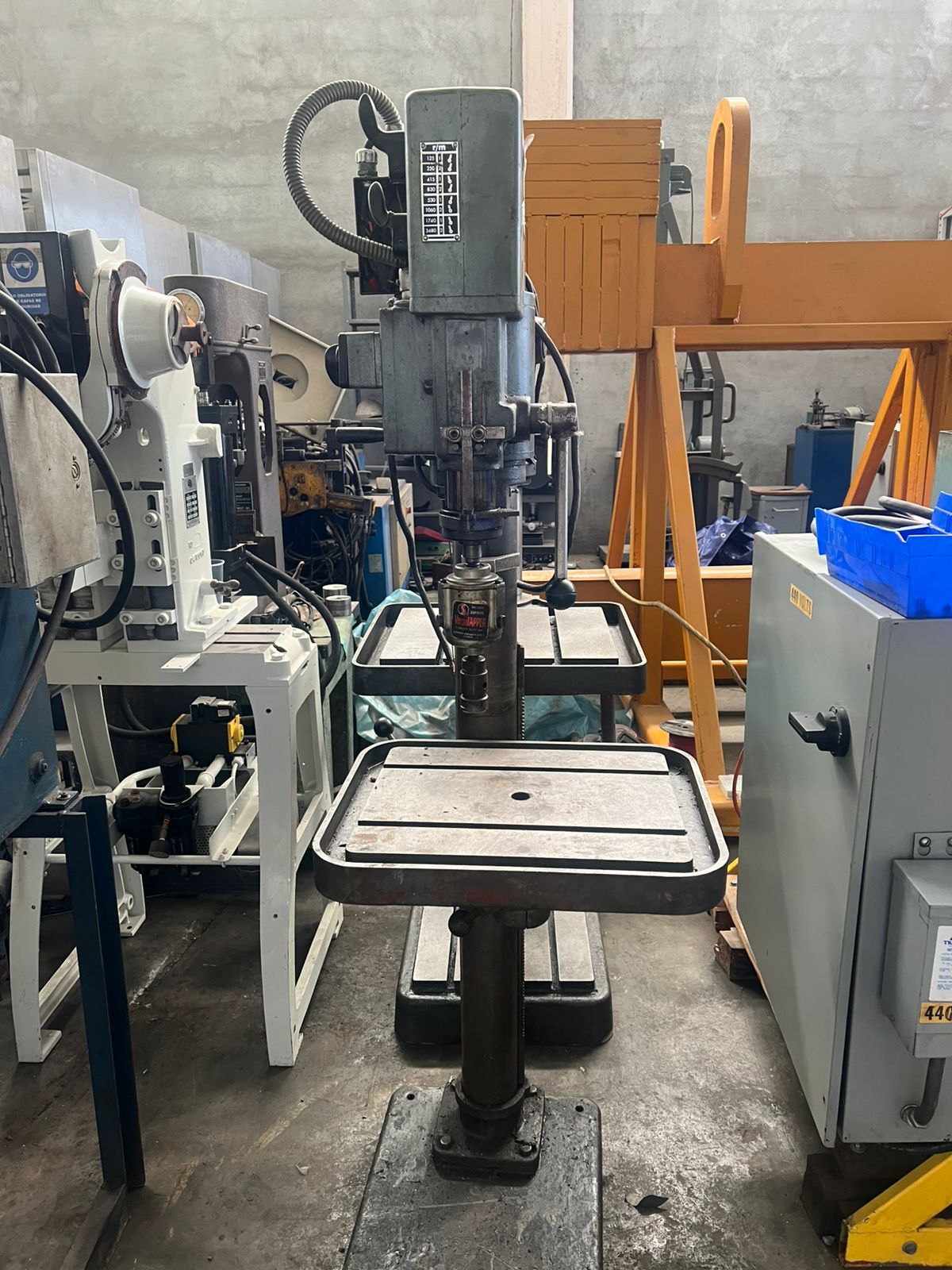 MP698-taladro_engranado_con_machuelador