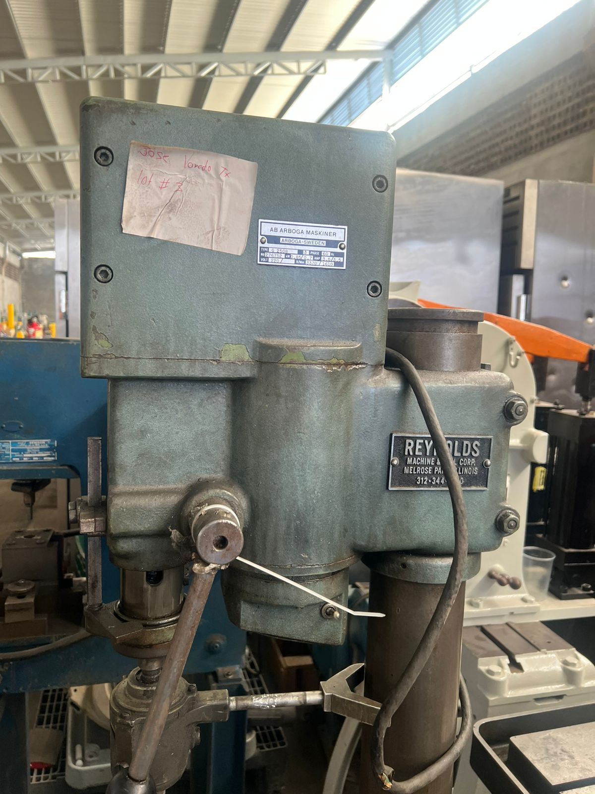 MP698-taladro_engranado_con_machuelador