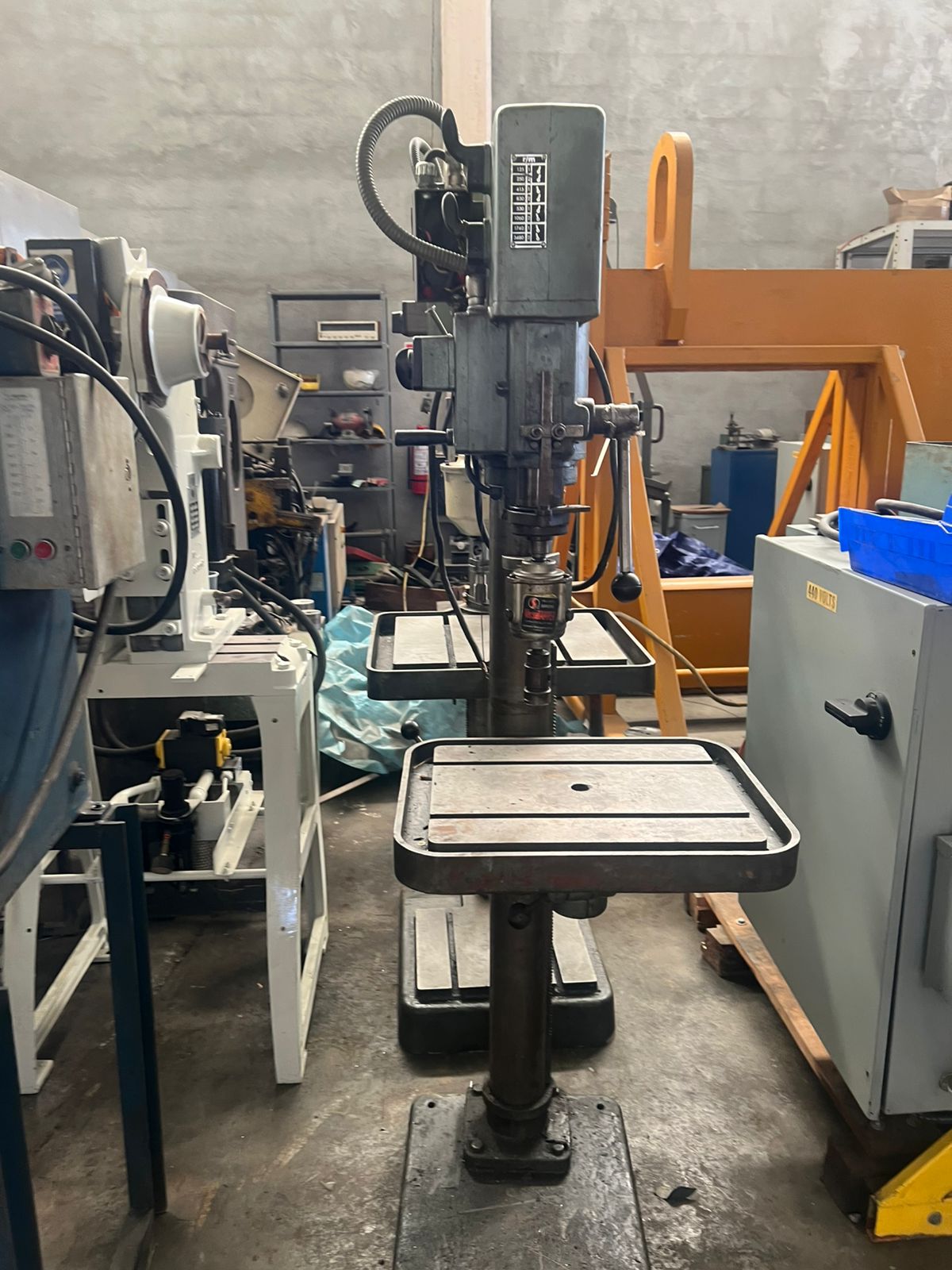 MP698-taladro_engranado_con_machuelador