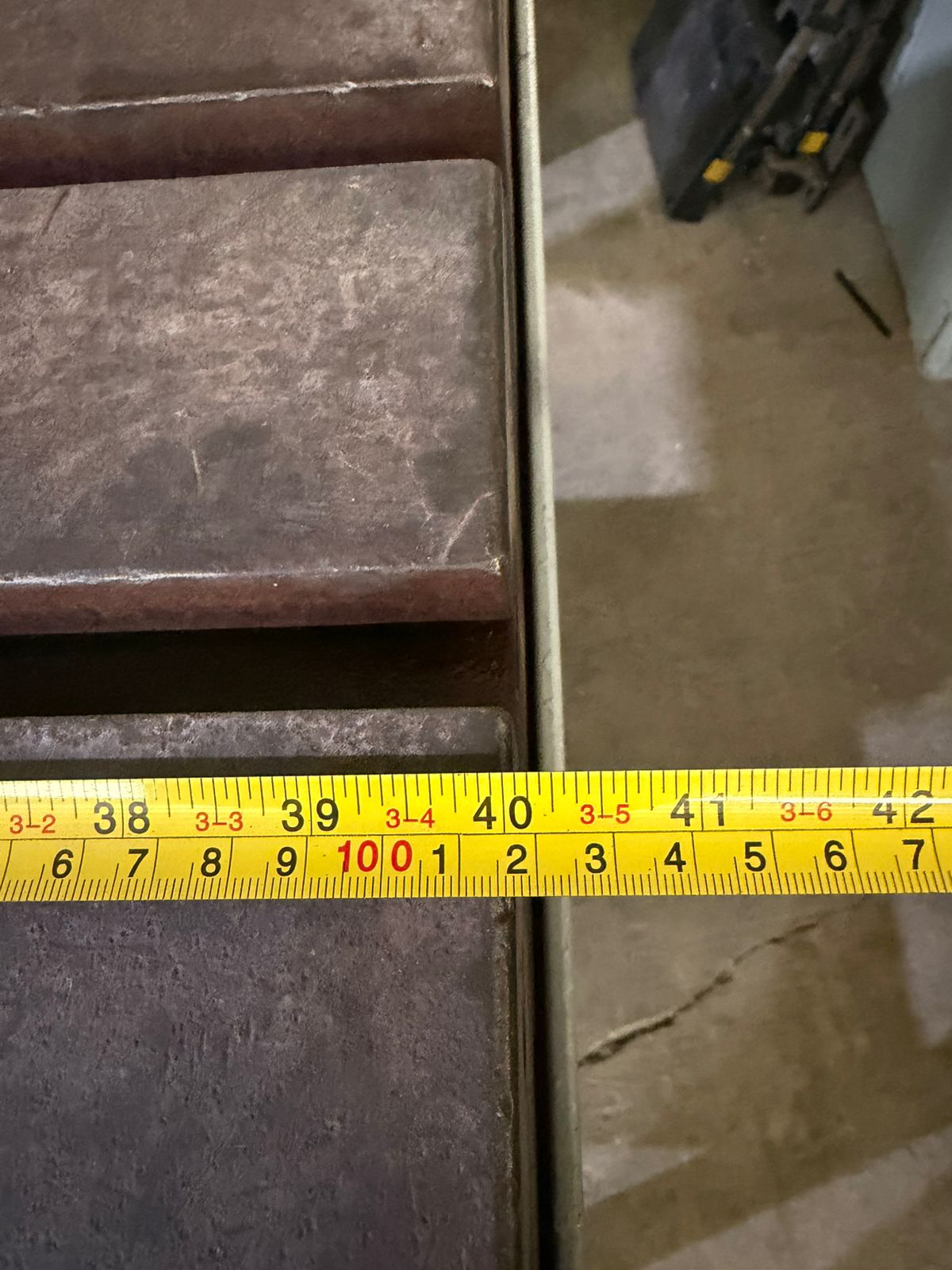 MP714-mesa_ranurada_de_trabajo__40x26x5