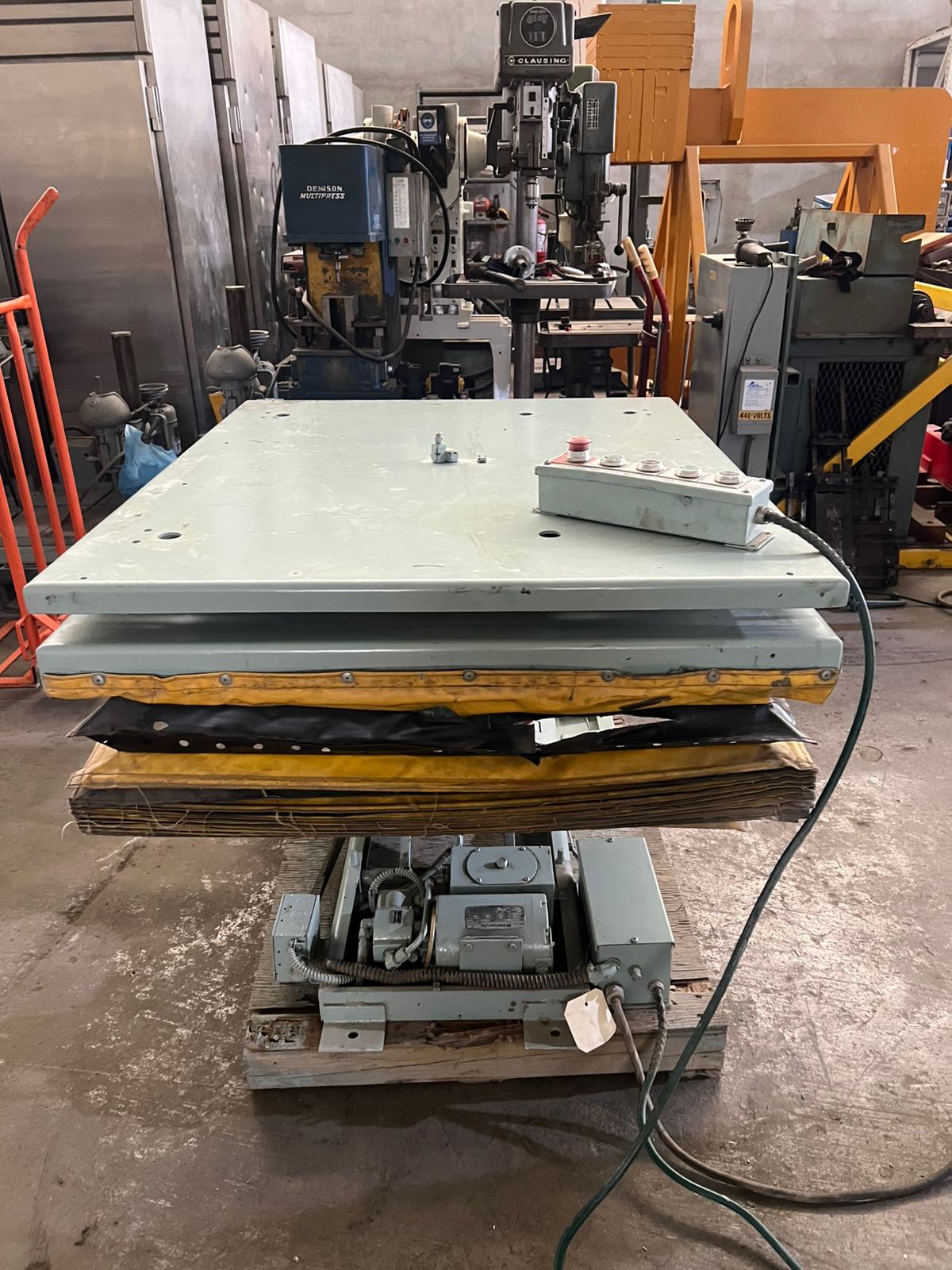 MP716-mesa_elevadora_39x48_hidraulica_1500_libras