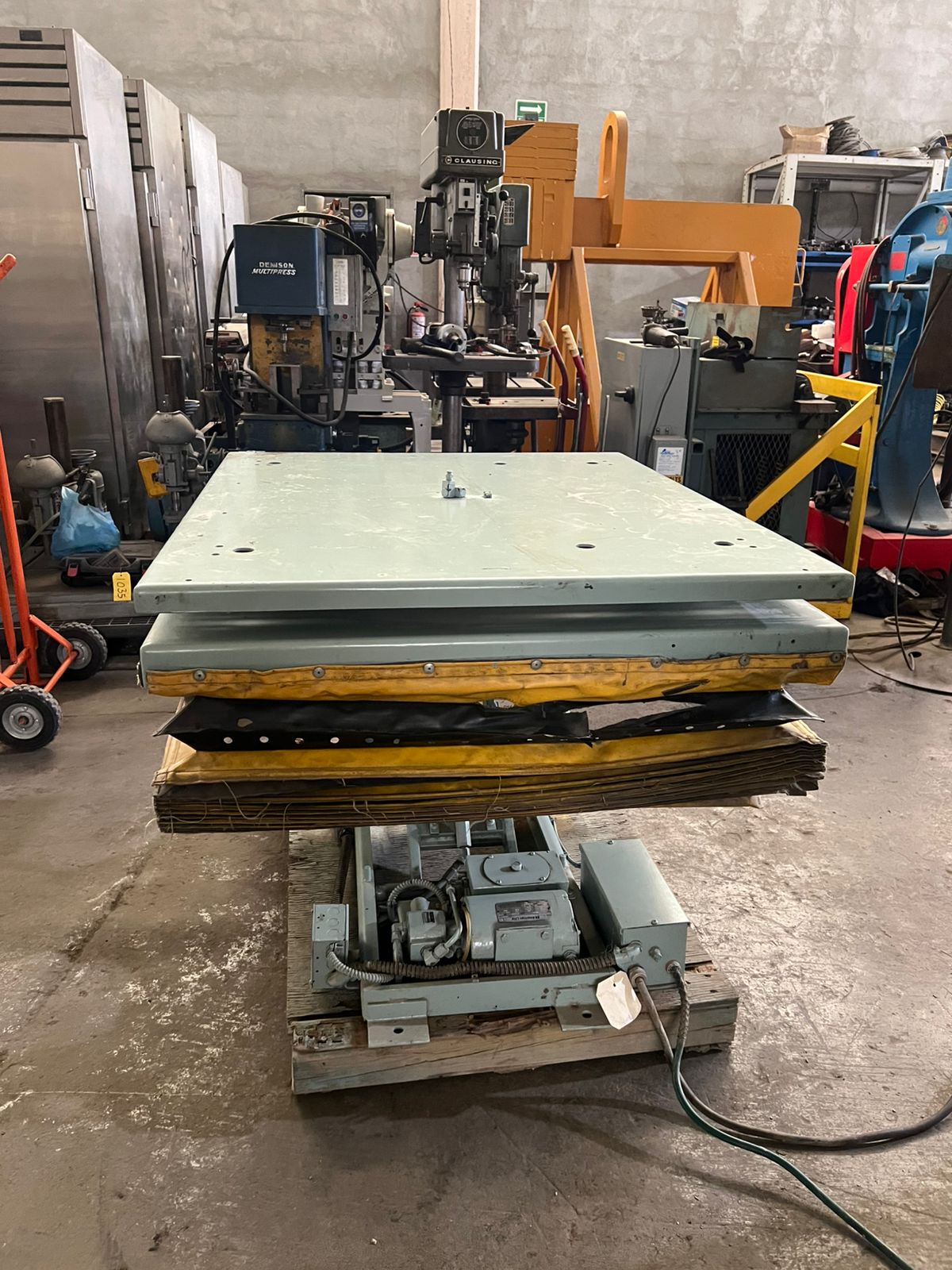 MP716-mesa_elevadora_39x48_hidraulica_1500_libras