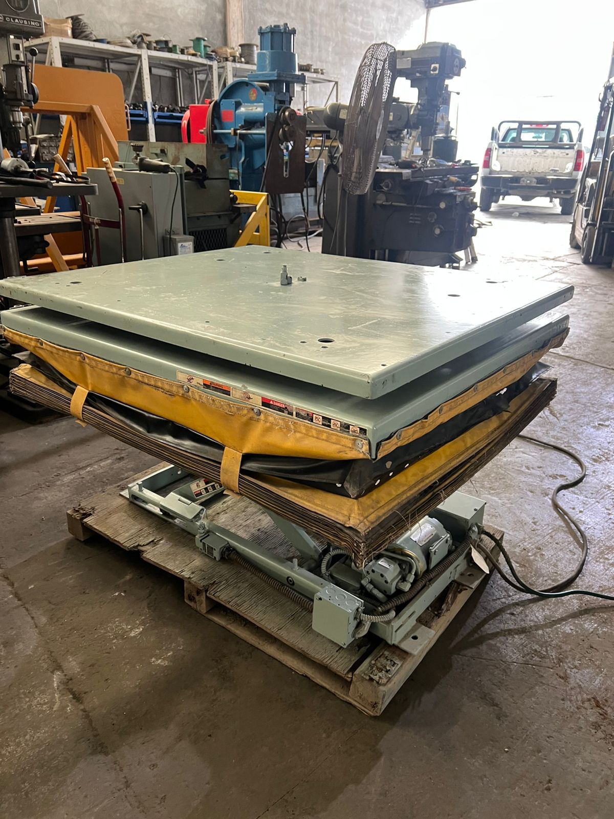 MP716-mesa_elevadora_39x48_hidraulica_1500_libras