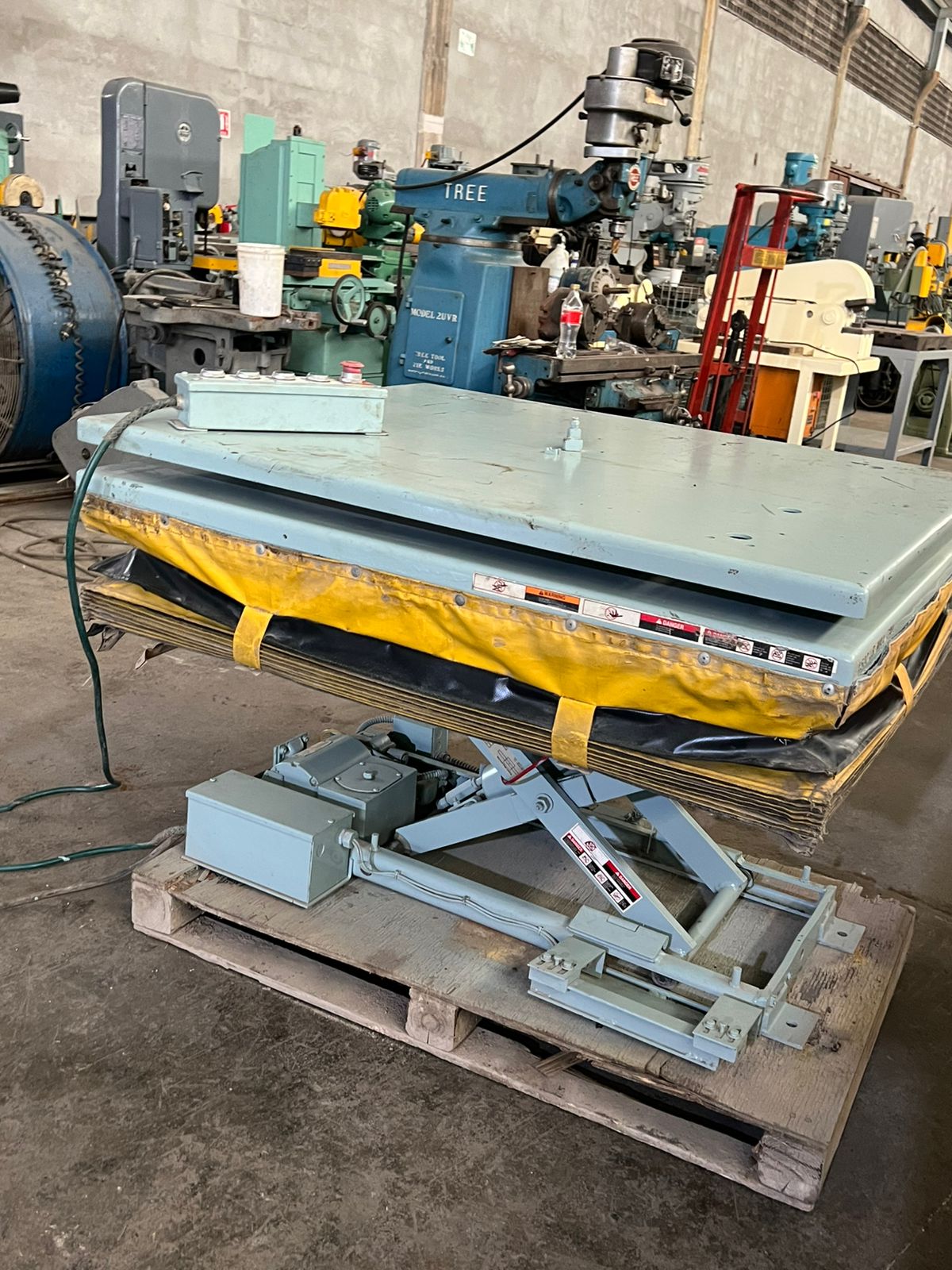 MP716-mesa_elevadora_39x48_hidraulica_1500_libras